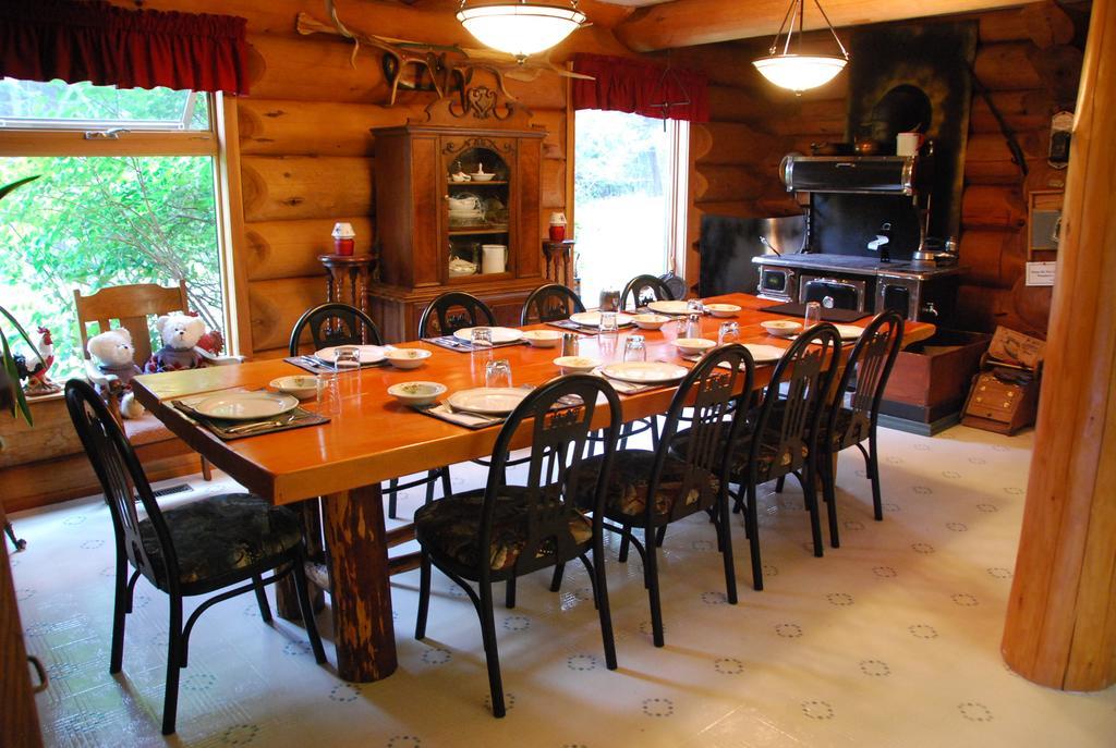 Kicking Horse Canyon Guest House Golden Exteriér fotografie