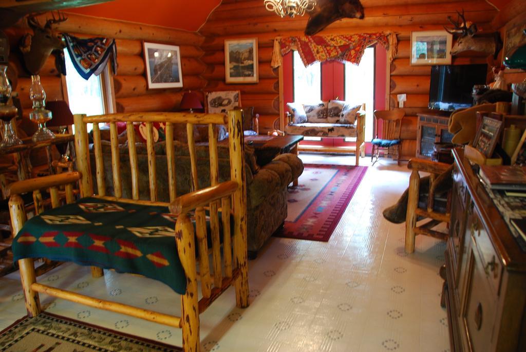 Kicking Horse Canyon Guest House Golden Exteriér fotografie