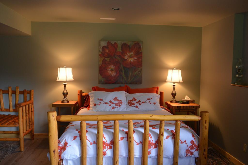 Kicking Horse Canyon Guest House Golden Pokoj fotografie