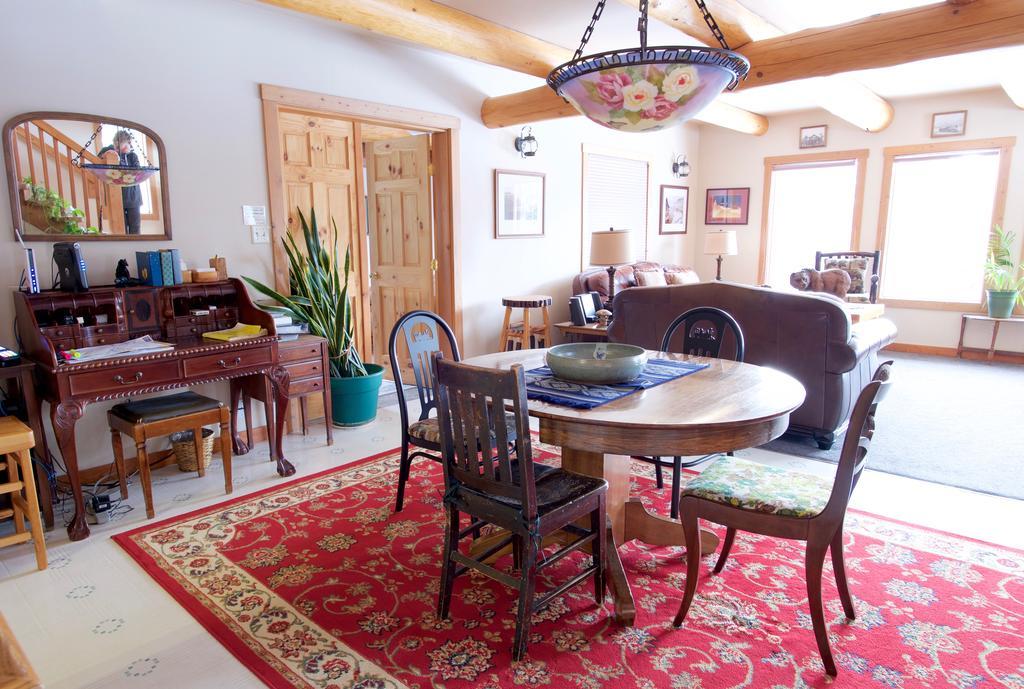 Kicking Horse Canyon Guest House Golden Exteriér fotografie