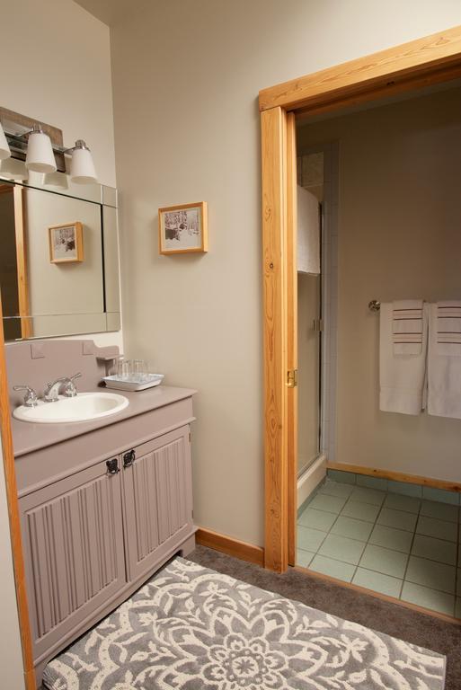 Kicking Horse Canyon Guest House Golden Exteriér fotografie