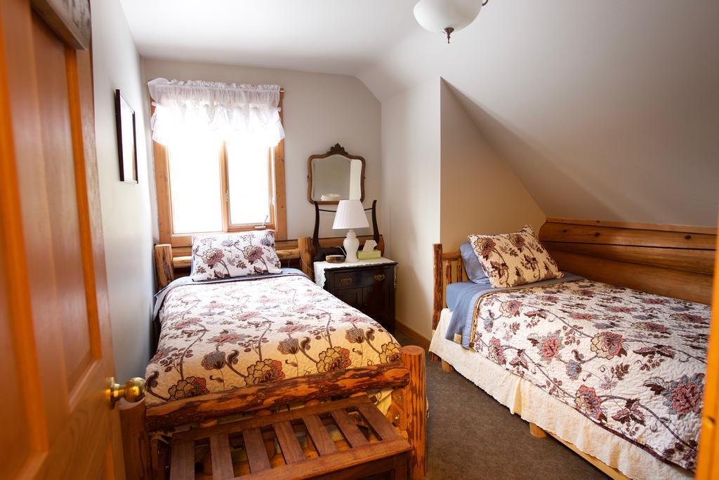 Kicking Horse Canyon Guest House Golden Exteriér fotografie