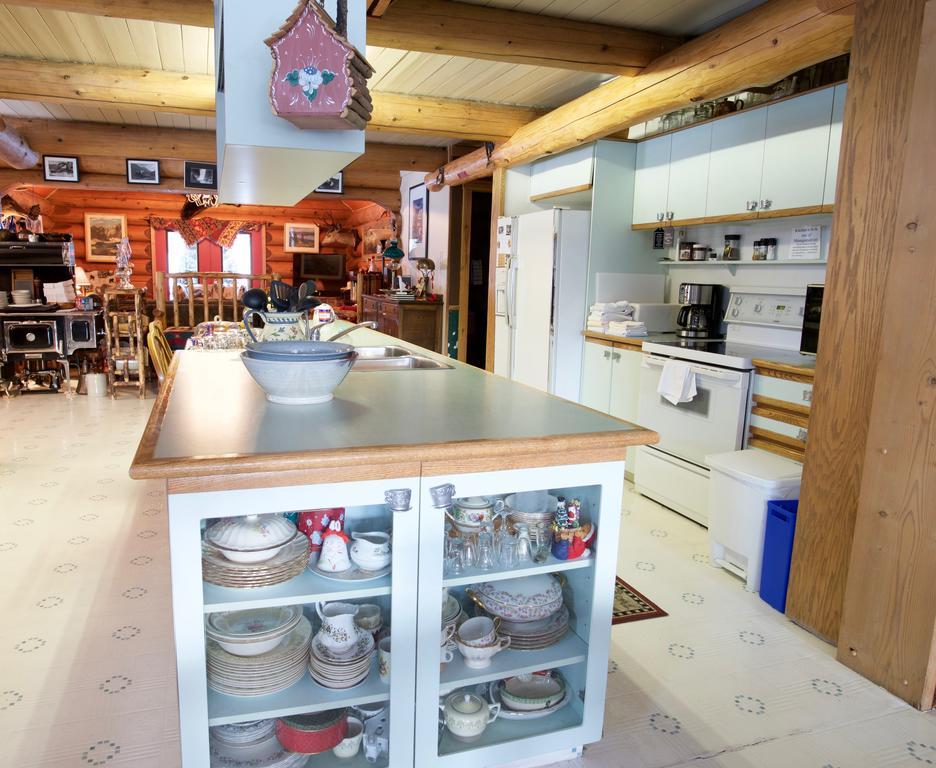 Kicking Horse Canyon Guest House Golden Exteriér fotografie