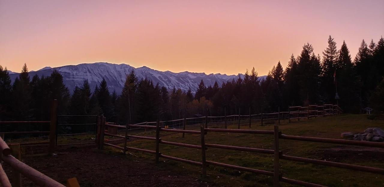 Kicking Horse Canyon Guest House Golden Exteriér fotografie